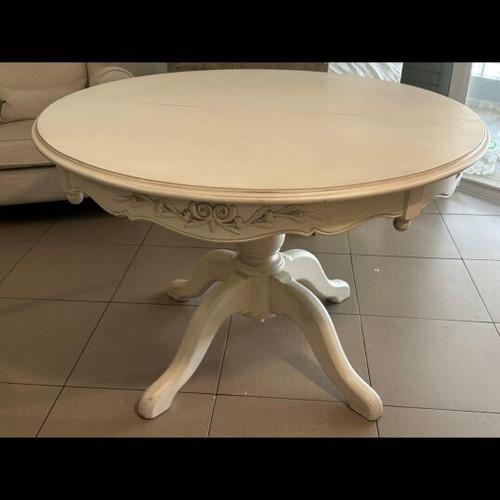 Round dining table French origin like new, snappy chic