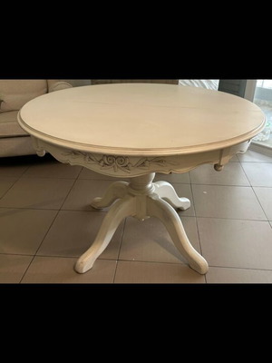 Round dining table French origin like new, snappy chic