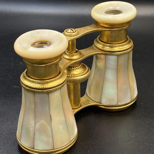Opera Glasses Belle Époque like new, mother of pearl