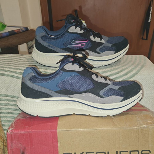 Skechers GO RUN Consistent 2.0 athletic shoes new, black and blue