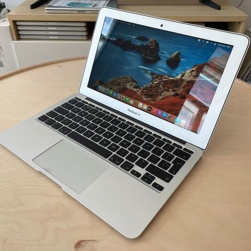 MacBook Air used Intel Core i5 128GB SSD 11 inch