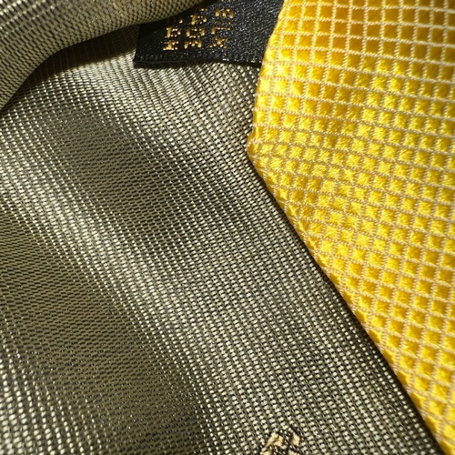Yellow tie like new