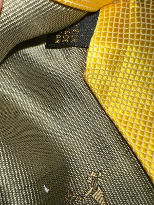 Yellow tie like new