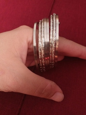 Bracelet set 8 pieces new, handcuff style