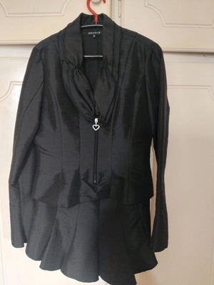 Women's blazer size 2 like new