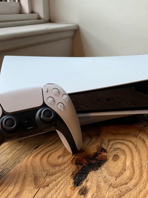 Sony PlayStation 5 Digital 825GB σαν καινούργιο με 3 χειριστήρια