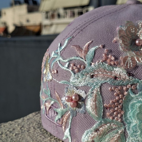 New Era 59FIFTY custom cap brand new, lilac with floral embroidery