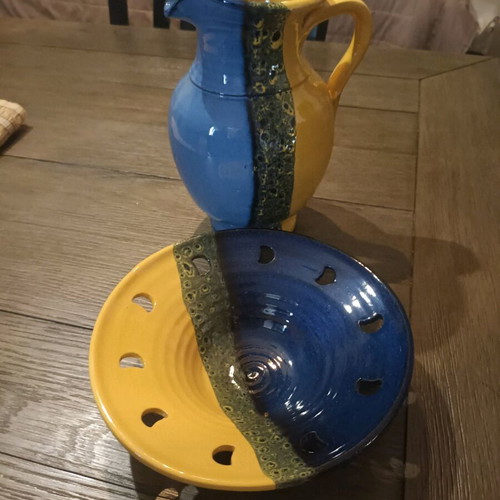 Handmade ceramics from Armolia, Chios – Jug & decorative table plate
