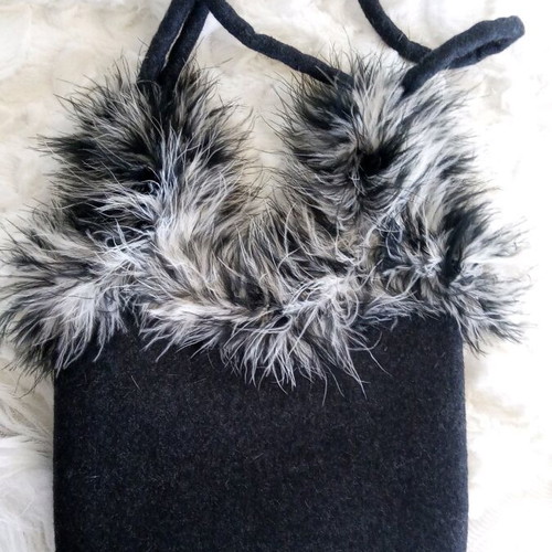 Shoulder bag new felt with grey faux fur detail