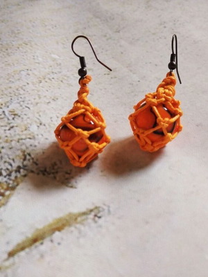 Σκουλαρίκια Tigers με τέχνη μακραμέ, γυάλινες σφαίρες, χειροποίητο