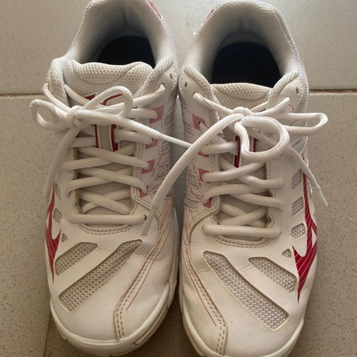 Mizuno volleyball shoes used, pink, size 38