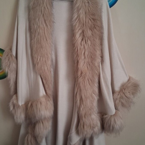 Coast vintage beige cape with synthetic fur