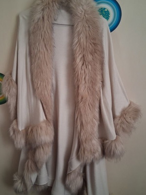 Coast vintage beige cape with synthetic fur