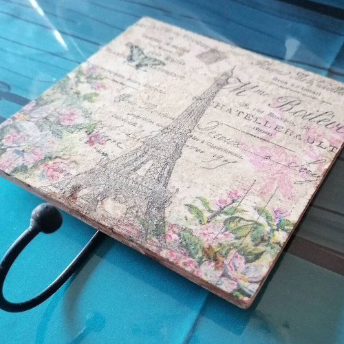 Kitchen Hook with Eiffel Tower Background 12 x 12 cm like new