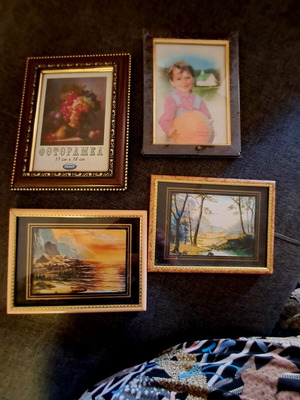 Photo frames set of 2 and 2 frames like new