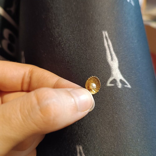 Gold necklace with shell and pearl pendant, like new, silver 925