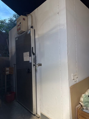 Cold room refrigerator like new with panels and GEA cooling unit