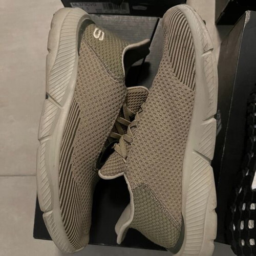 Skechers sneakers size 42 like new