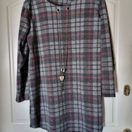 Blouse dress like new with pendant jewelry, size Large