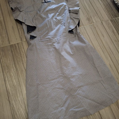 Toi & Moi dress size L with ruffles like new, blue and white pattern