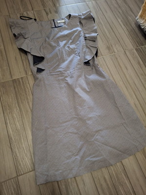 Toi & Moi dress size L with ruffles like new, blue and white pattern