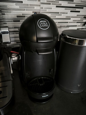 Krups Dolce Gusto черен като нов