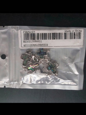 Bracelet crosses new