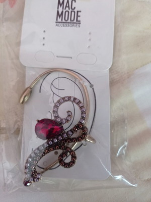 Ear cuff MAC MODE Accessories new with red teardrop stone