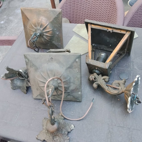 Set of 3 vintage outdoor lanterns with antique design