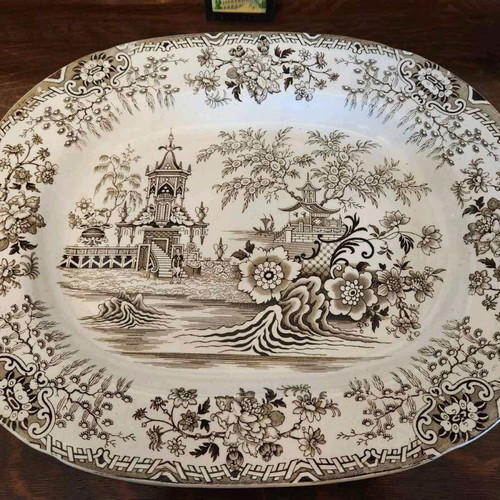 Large porcelain platter like new, dimensions 46.5 x 37.5