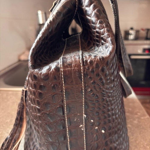 Leather shoulder bag like new, crocodile pattern brown