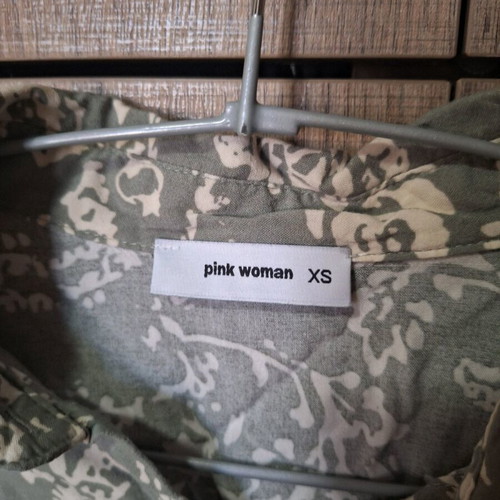 Pink Woman women's shirt xsmall like new, beige and green