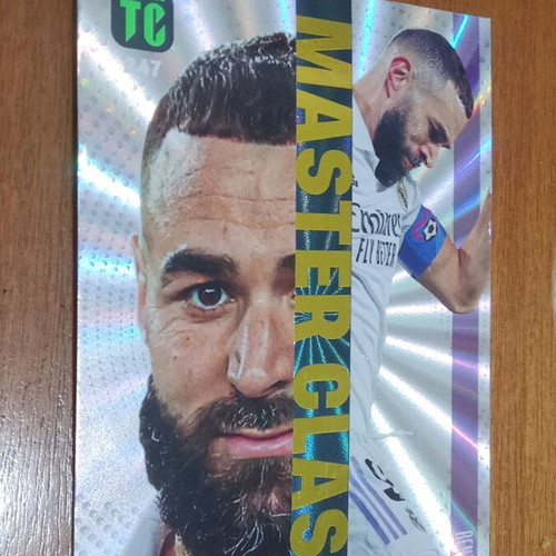 Benzema card like new, slight crease bottom left