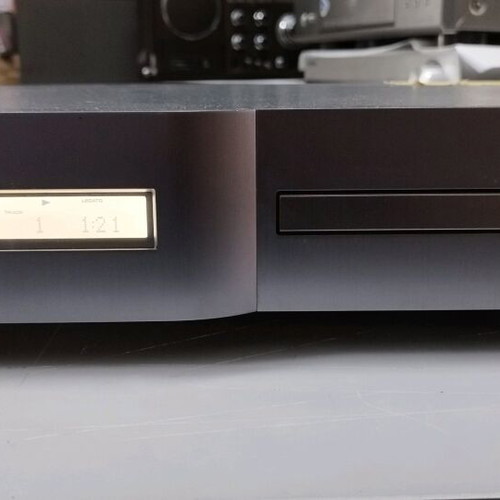 Pioneer D6 used with remote in very good condition