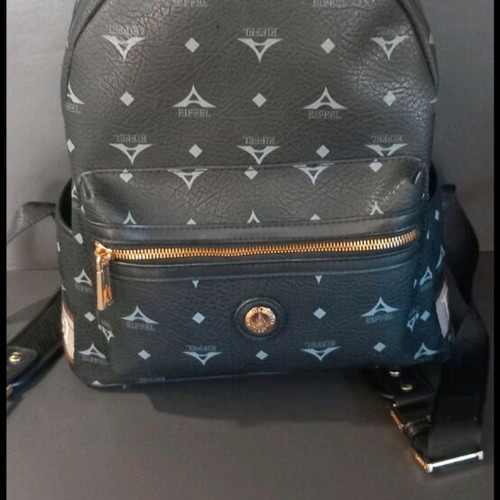 La tour Eiffel backpack like new, black