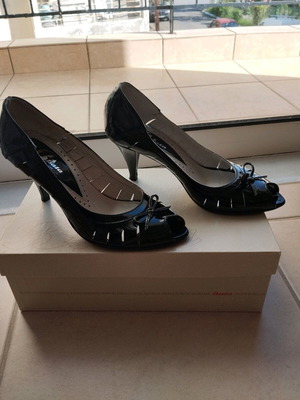 BATA black pumps like new, size 36