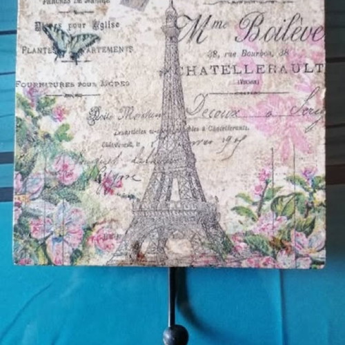 Kitchen Hook with Eiffel Tower Background 12 x 12 cm like new