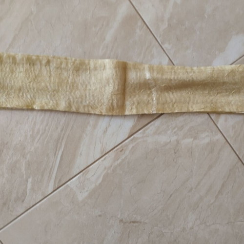 Curtain like new, yellow gold color, dimensions 2.48x2.36 with 0.82 gathers