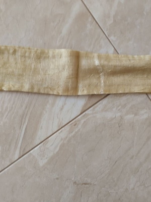 Curtain like new, yellow gold color, dimensions 2.48x2.36 with 0.82 gathers