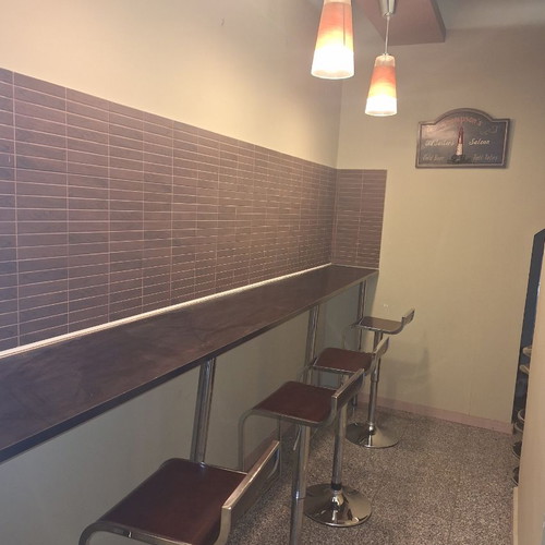 Wall-mounted bar set like new with stools and wooden surface