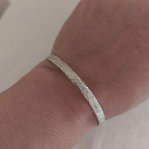 Bracelet made of stainless steel, like new, thin and light, silver