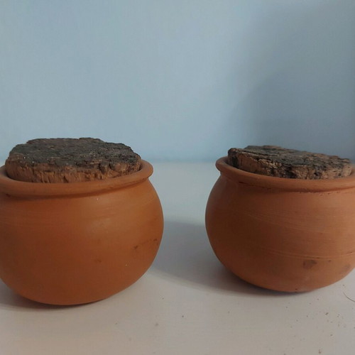 Ceramic decorative items like new with cork lid