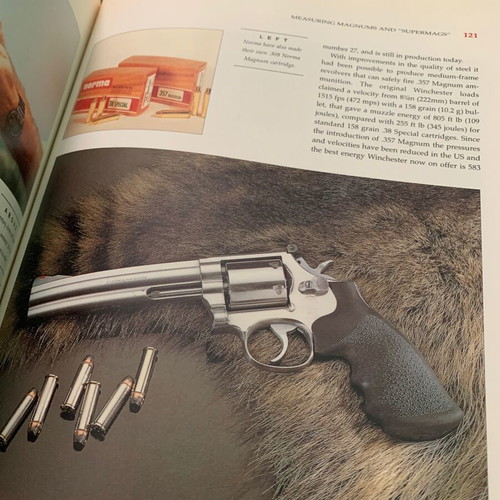 Encyclopedia of rifles and handguns used, English edition