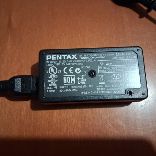 Pentax Battery Charger D-BC8 like new, genuine with power cable