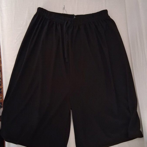 Wide women's bermuda like new, black