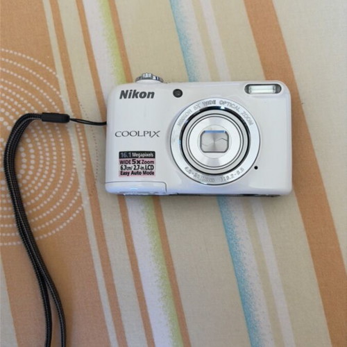 Nikon Coolpix L27 16.1MP Camera with 5x Zoom new