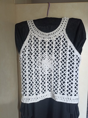 White knitted cotton top like new, size S