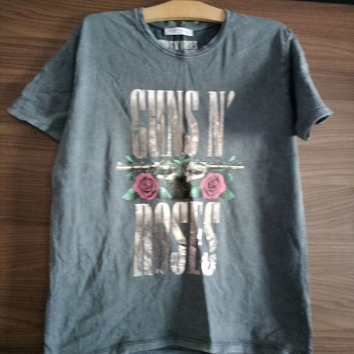 Makó T-shirt with Guns N' Roses print like new