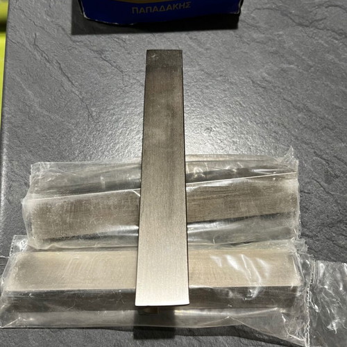Cabinet handles like new, 24 pieces, nickel, minimal design