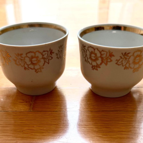 Coffee mugs used, set of 2, white with gold flower design